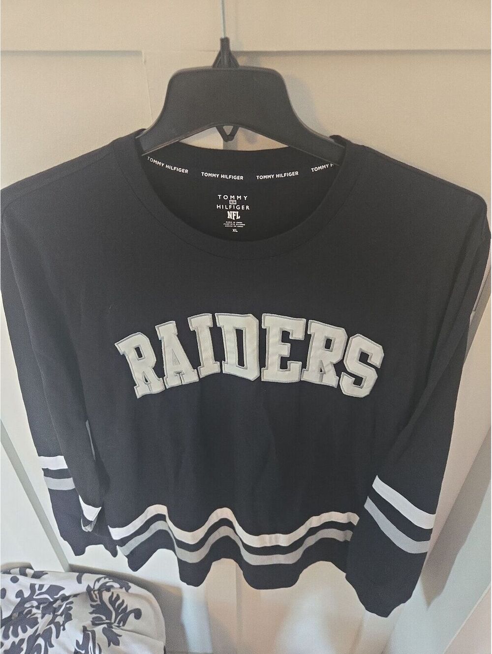 Tommy Hilfiger x NFL Las Vegas Raiders Long Sleeve Graphic Shirt Size XL - Picture 7 of 7